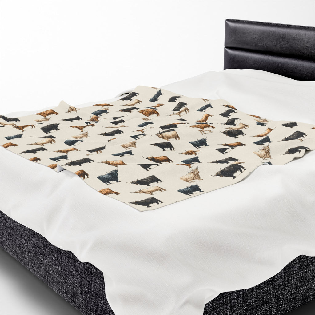 Highland Cow Pattern Plush Blanket | Farmhouse Cattle Throw Blanket | Rustic Farm Animal Bedding | Cozy Country Home Decor | Repeating Cow Print Blanket | Homestead Bedroom Throw