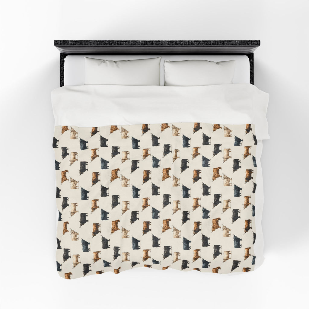 Highland Cow Pattern Plush Blanket | Farmhouse Cattle Throw Blanket | Rustic Farm Animal Bedding | Cozy Country Home Decor | Repeating Cow Print Blanket | Homestead Bedroom Throw